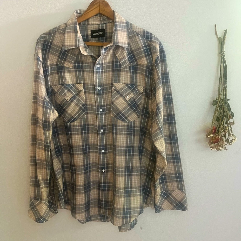 XL Men’s vintage pearl snap western dress shirt.